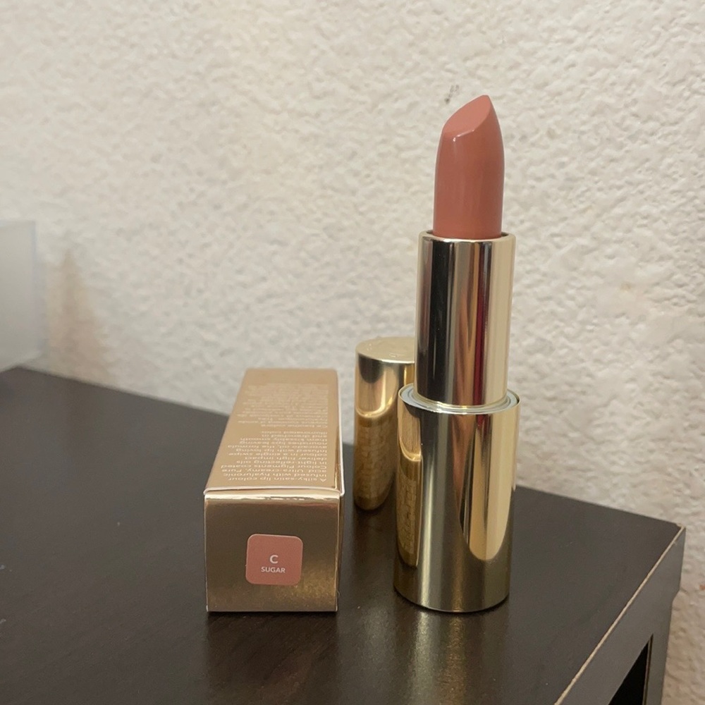 Becca Ultimate Lipstick in shade Sugar